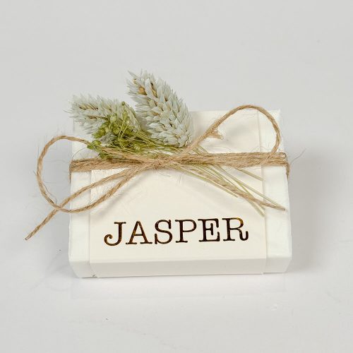 Zeepje wit met wikkel wit, naamsticker & droogbloemen