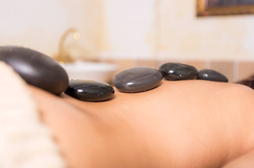Hot stone massage Kolding - oplev unik velvære med varme