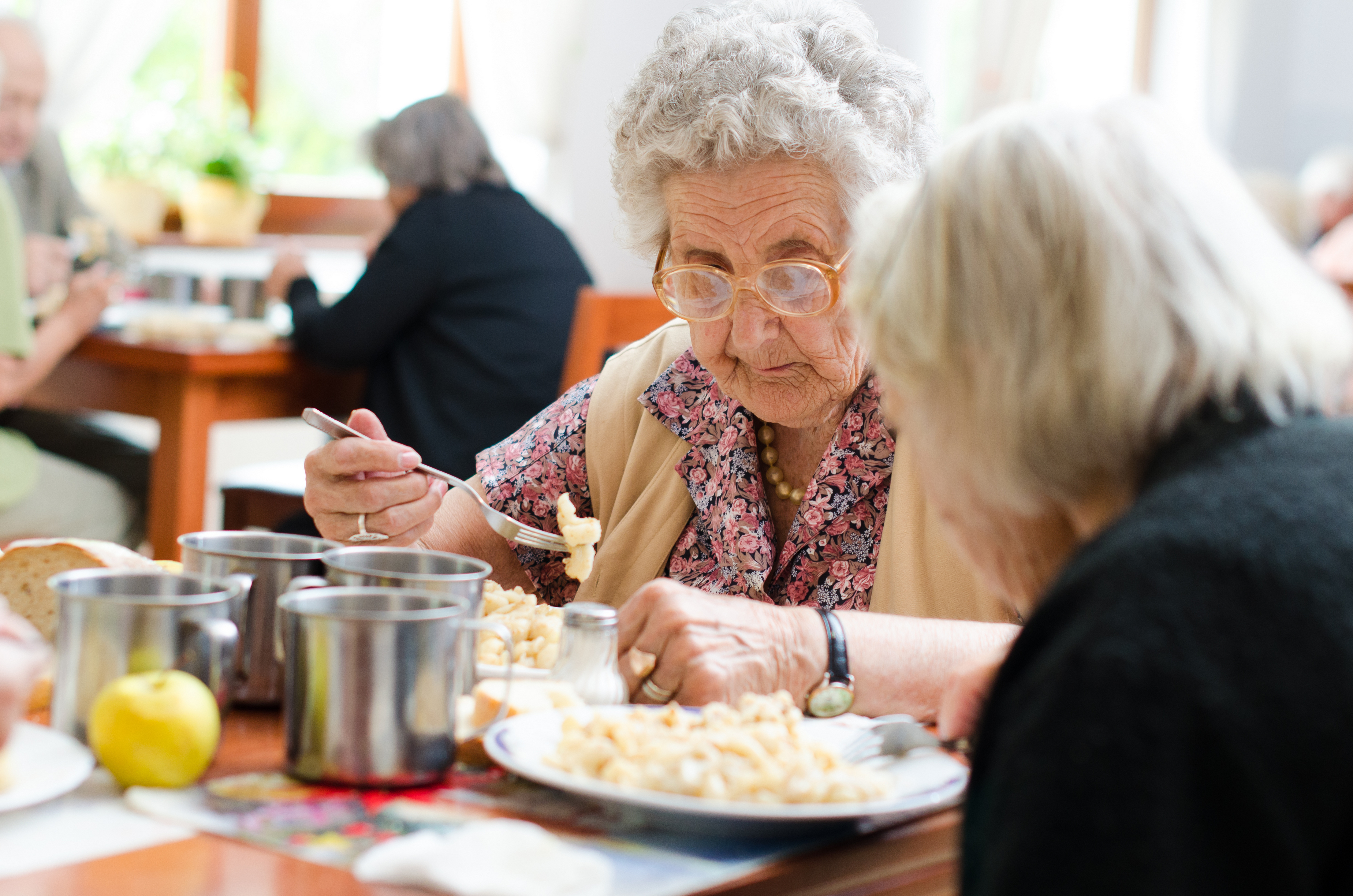 Hälften av dem som bor på äldreboenden kan riskera undernäring