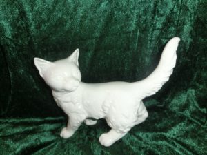 katt i vitt porslin
