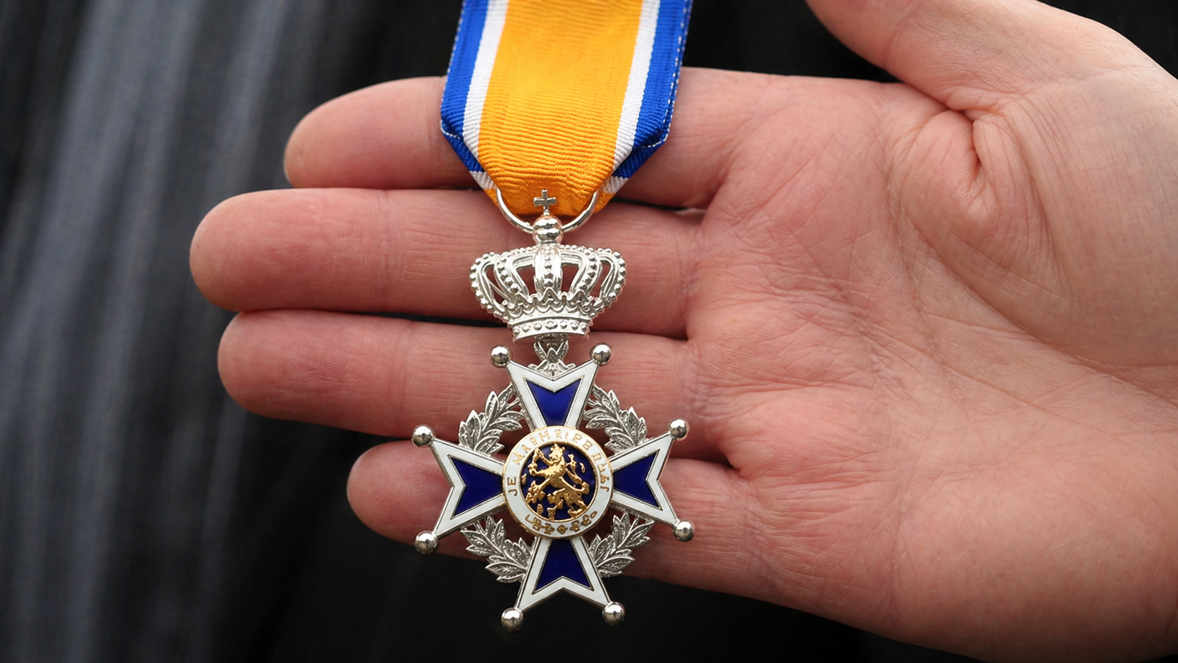 Tien inwoners van Sluis krijgen lintje voor jaren inzet in hun dorp en vereniging