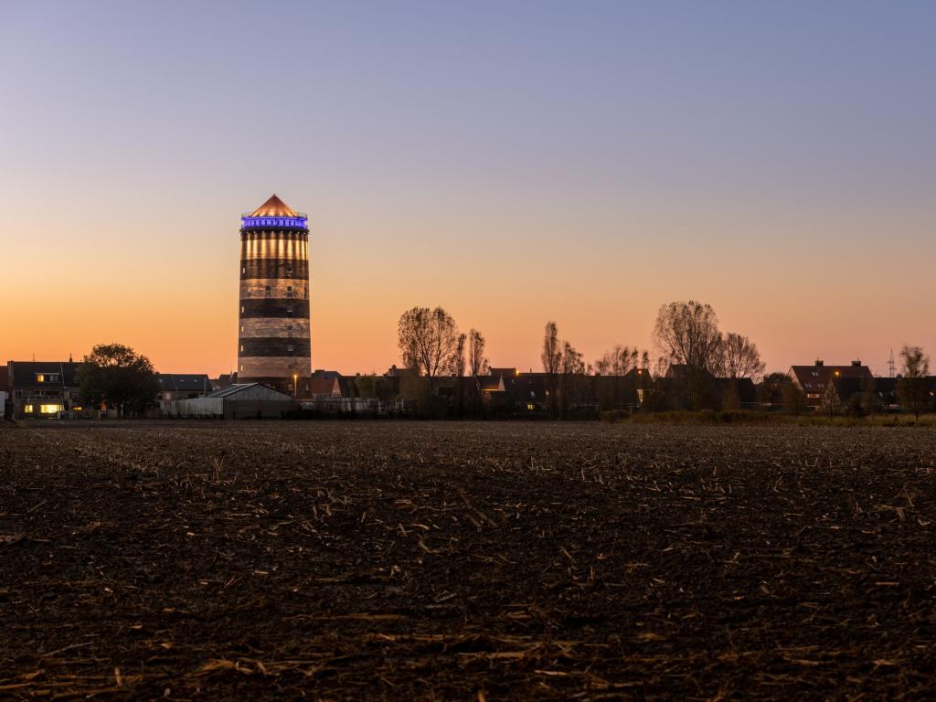 Bredene voert tot 30 september een tijdelijk alcoholverbod in rond het Duinenplein en August Plovieplein na herhaalde overlast.