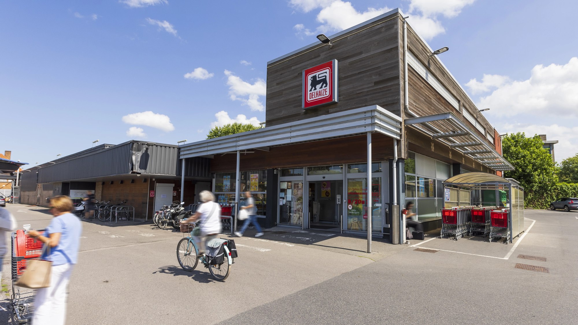 Tien supermarkten van Delhaize en Albert Heijn in Brugge blijven open, maar online bestellen ligt pl