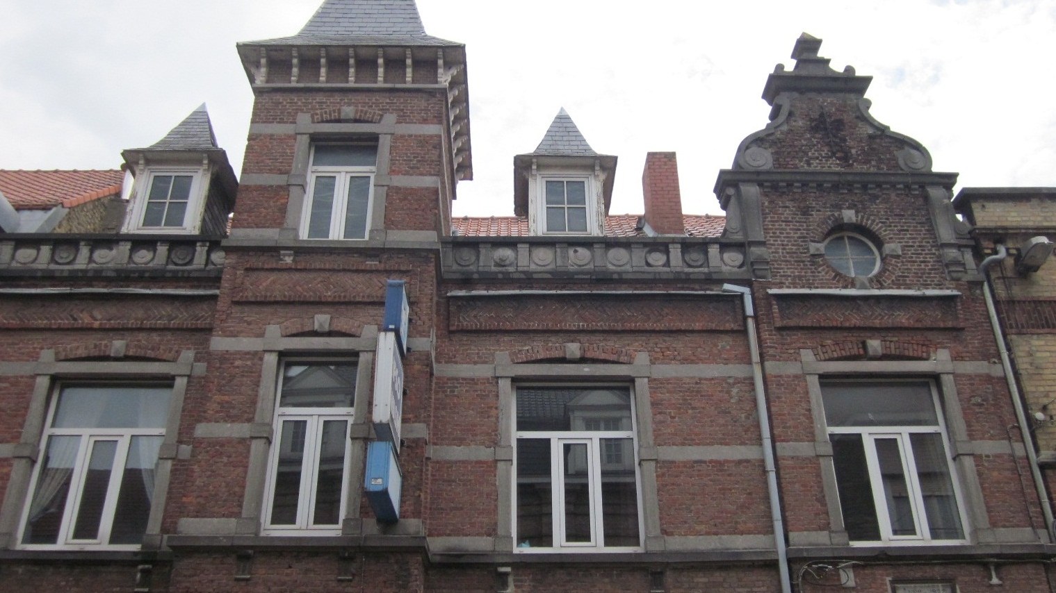 Nieuwpoort hangt kerstdecoratie op: tijdelijke afsluitingen in centrumstraten