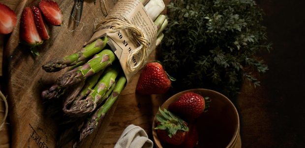 How to grow strawberries and asparagus together?