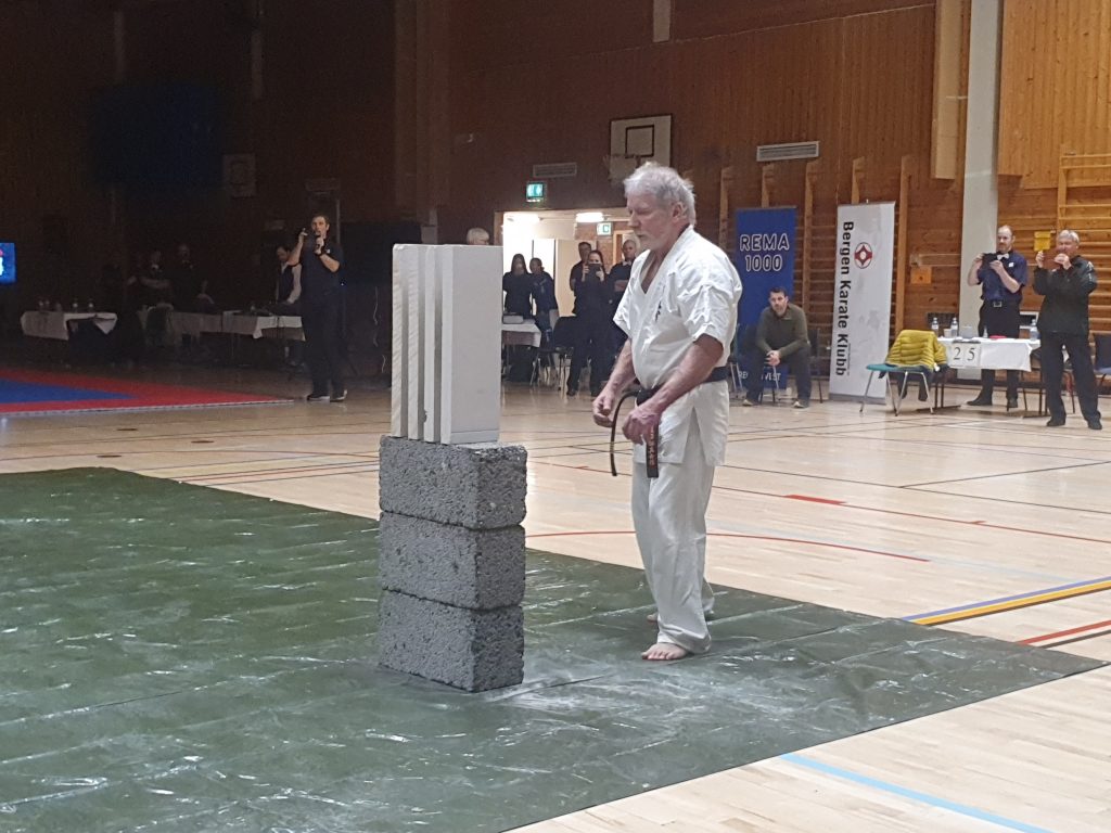 Shihan Tore Sunde Rasmussen, 75 år.