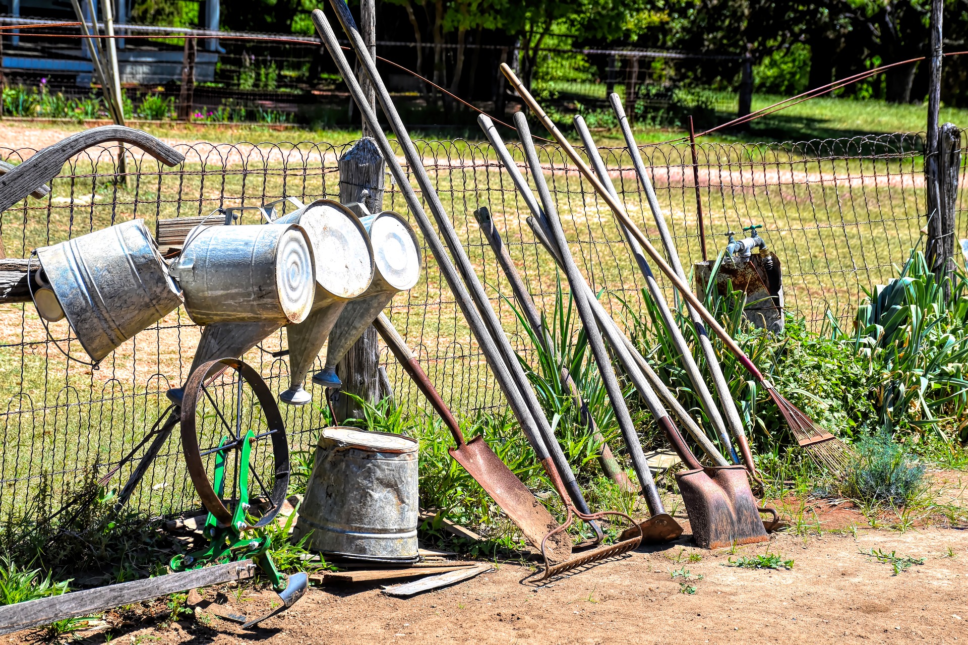 garden-tools-4020788_1920