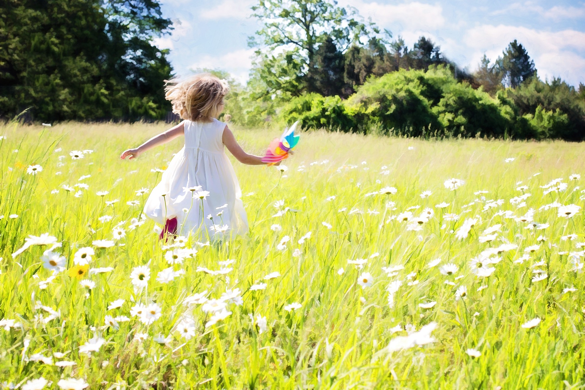 little-girl-running-795505_1920.jpg
