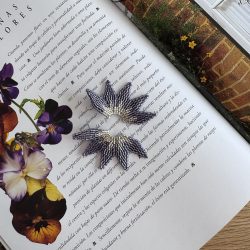 pendiente flor russian blue