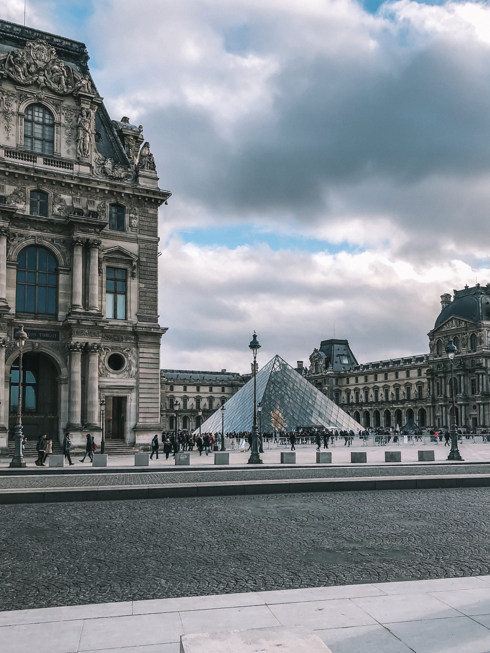 Paris City Guide - Louvre