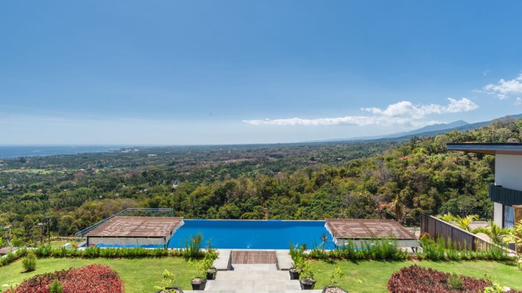 luxurious-villa-bali-infinity-pool-buleleng-view