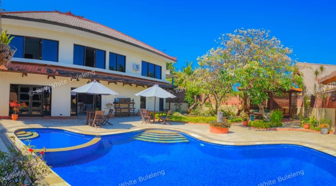 Stunning 4-Bedroom Villa for Sale in Seririt, Bali – Tropical Garden, Pool & Gym | Freehold (SHM)