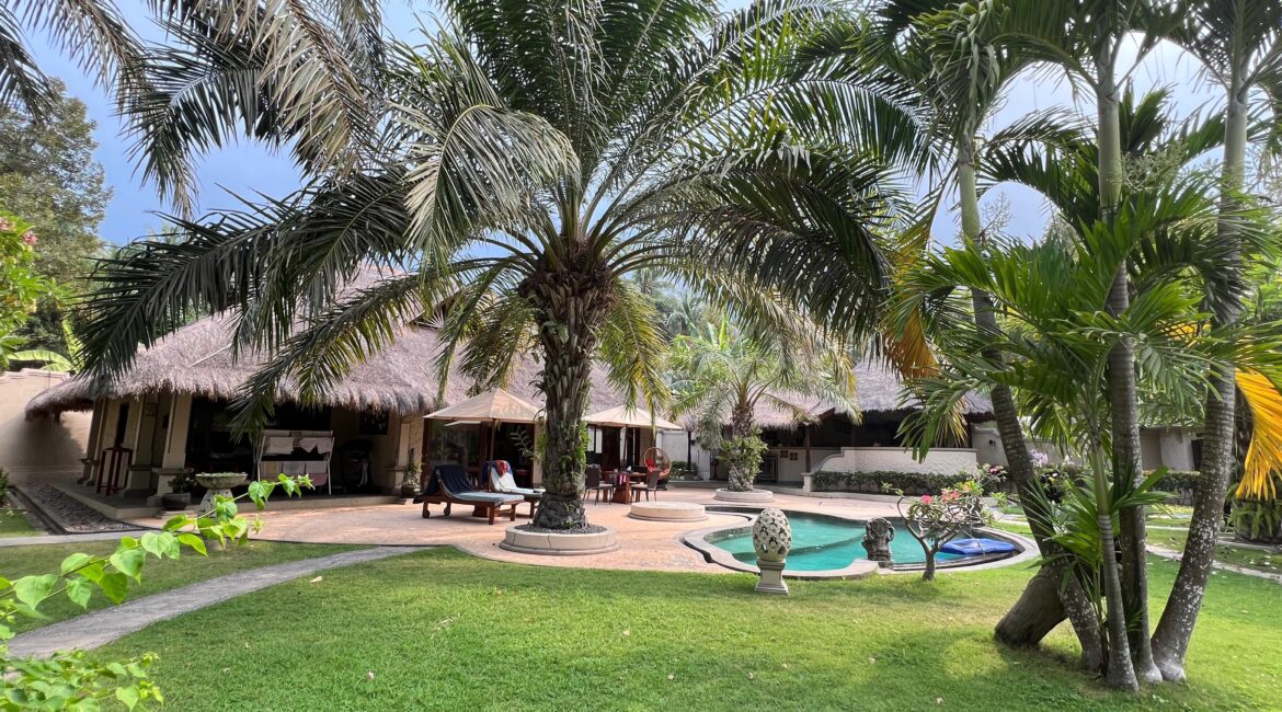 Charming Villa with Expansive Garden Oasis for Sale in Tejakula – 20 Mins from North Bali Airport Development