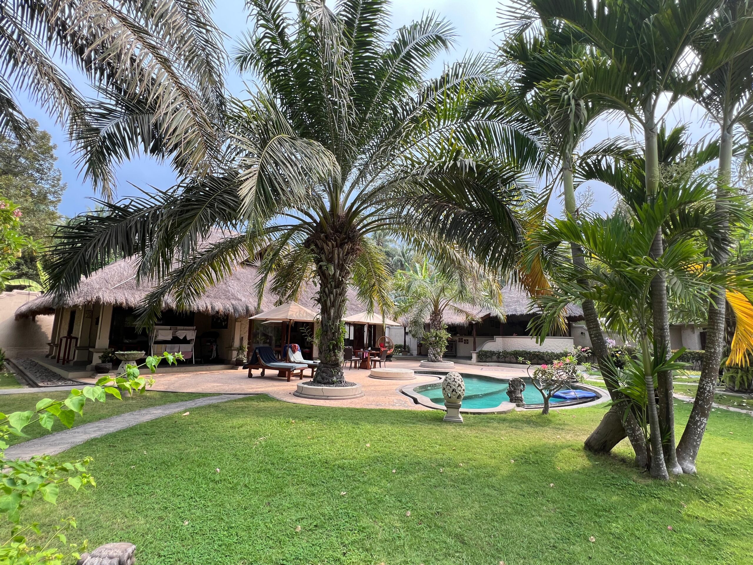 garden-pathway-villa-north-bali