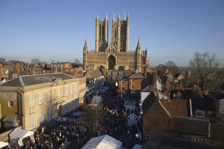 A normal scene of the Christmas Market in a previous year. Captured by: Angie Thornton on Flickr