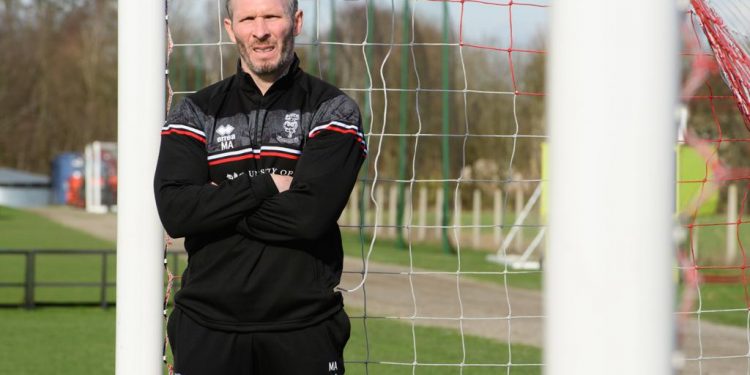 Triple triumph for Lincoln as manager and midfielders pen new deals