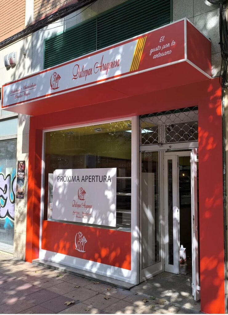 Puertas y Escaparates en Zaragoza de Lucana Cerramientos