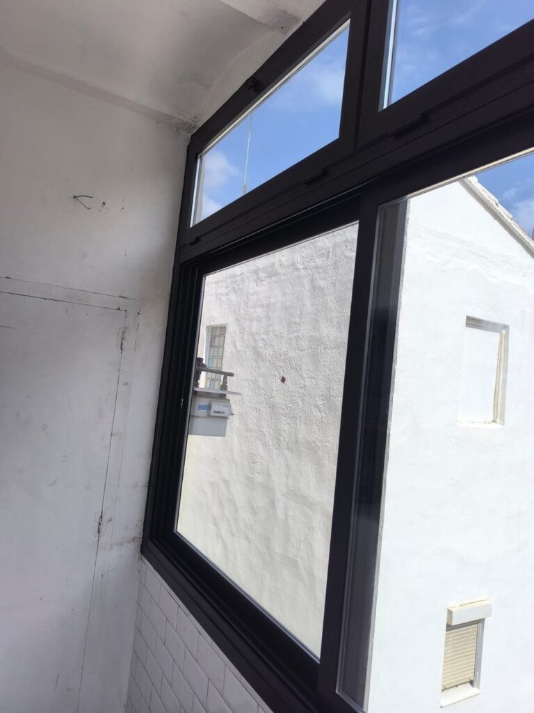 Ventana de pvc y aluminio de lucana cerramientos
