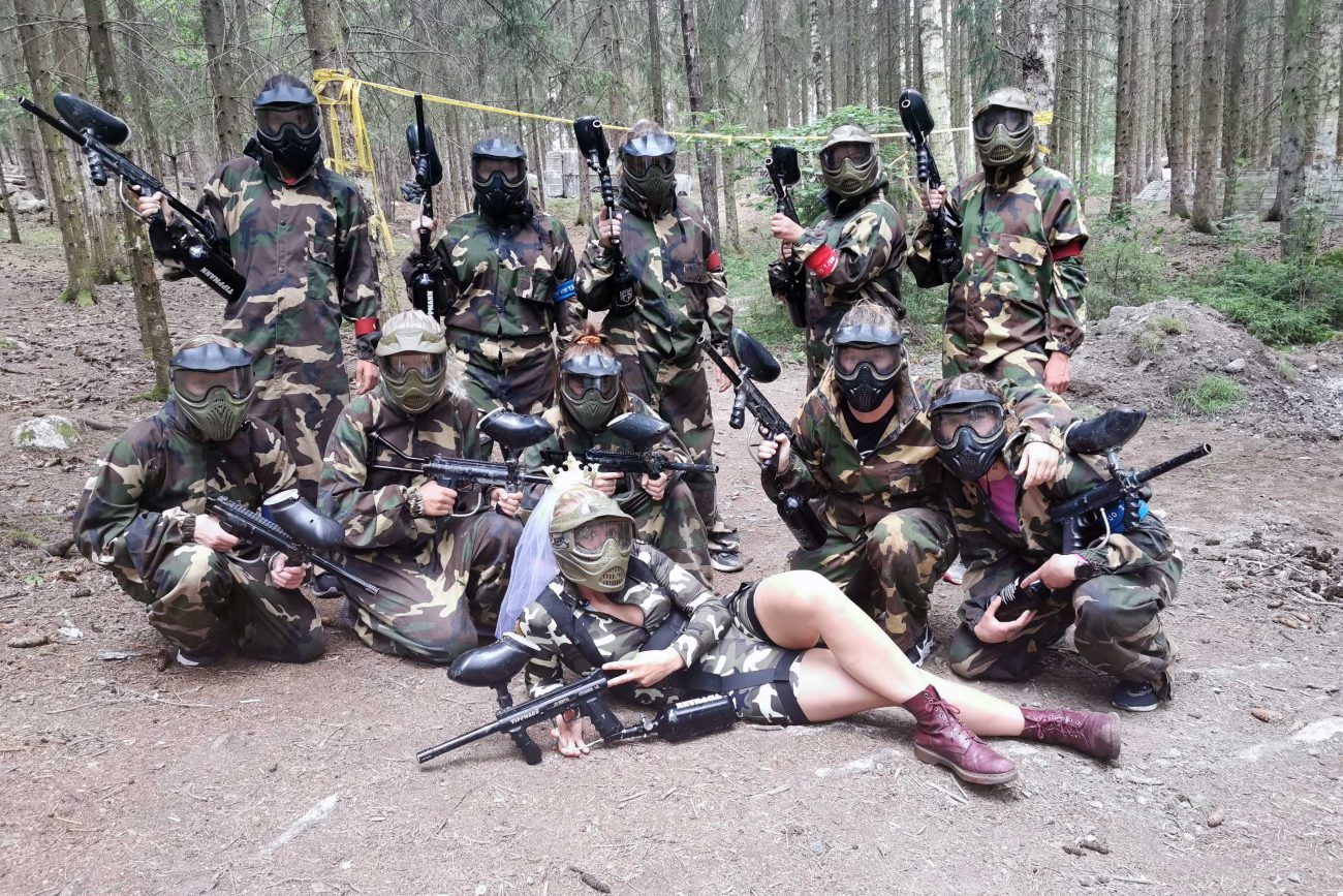 Möhippa och Svensexa i Skaraborg 8 Möhippa som spelar paintball