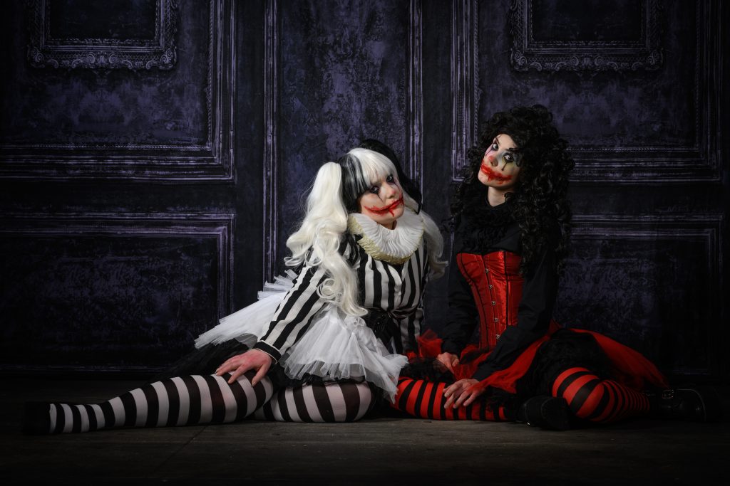 Rosa Black en Denna Le Fay scary clown