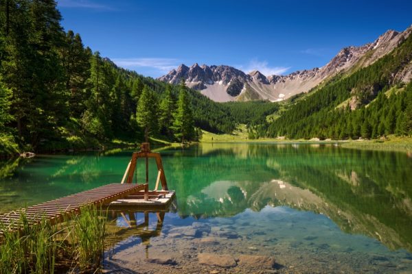 Lac Orceyrette in de zomer, Briancon-regio in de Hautes-Alpes.