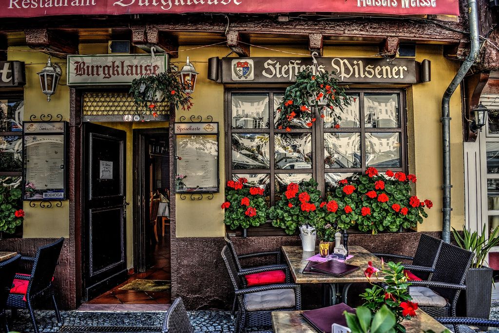 Terras van een traditioneel restaurant in de Oostenrijkse stad Linz.