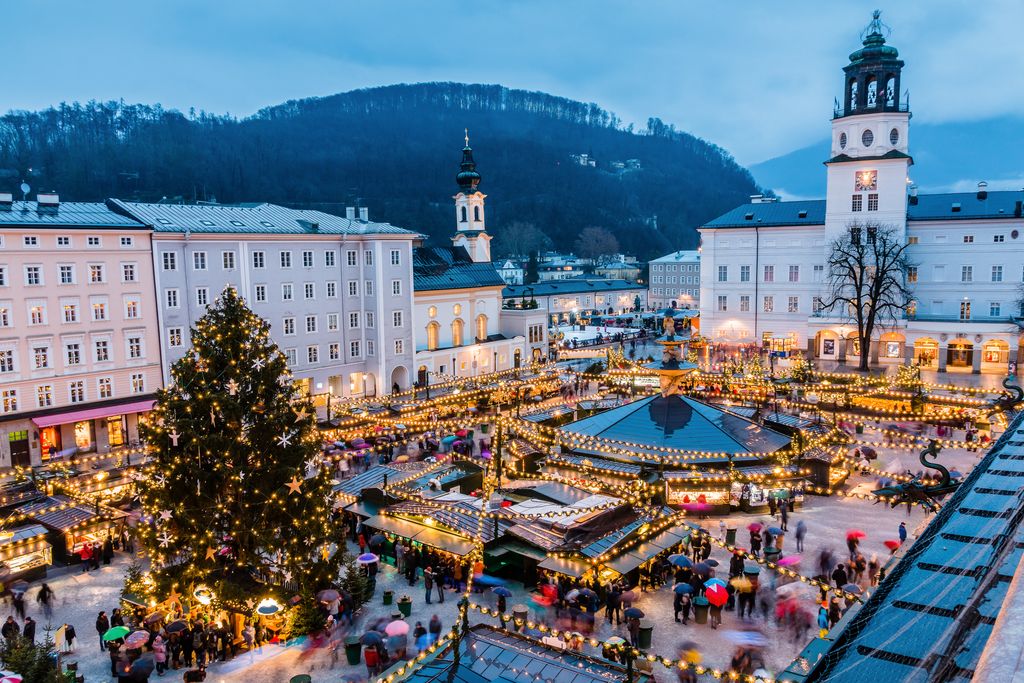 Kerstmarkt in het historisch centrum van Salzburg. ©Shutterstock