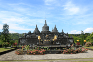 Visitez un temple bouddhique avec Lune de Miel Bali