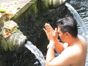 Découvrez le Temple de Tirta Empul avec Lune de Miel Bali