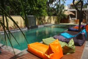 piscine avec espace chill