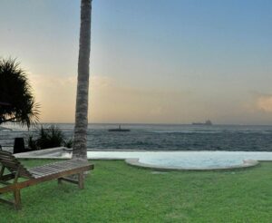 piscine avec vue sur la mer