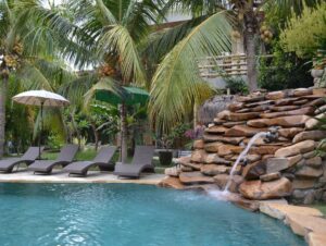 magnifique piscine en pierre
