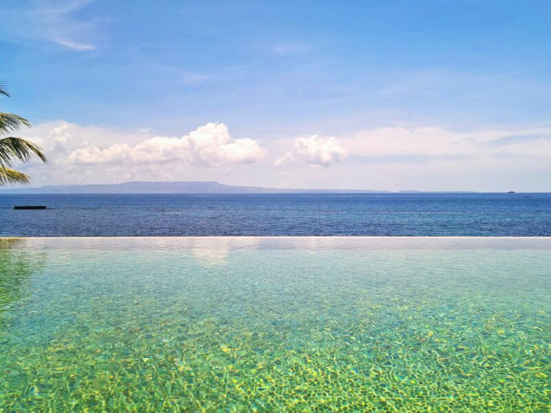 piscine vue sur mer