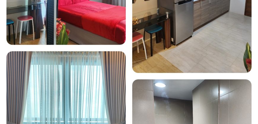 Corner Studio Unit Just Above the Mall!