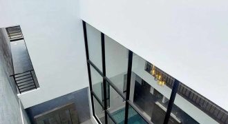 THE GREENWOODS PREMIERE BRAND-NEW TWIN MANSIONS RFO