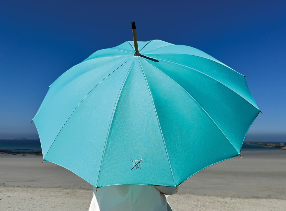 Le parapluie de Cherbourg dévoile sa première Ombrelle pour les beaux jours