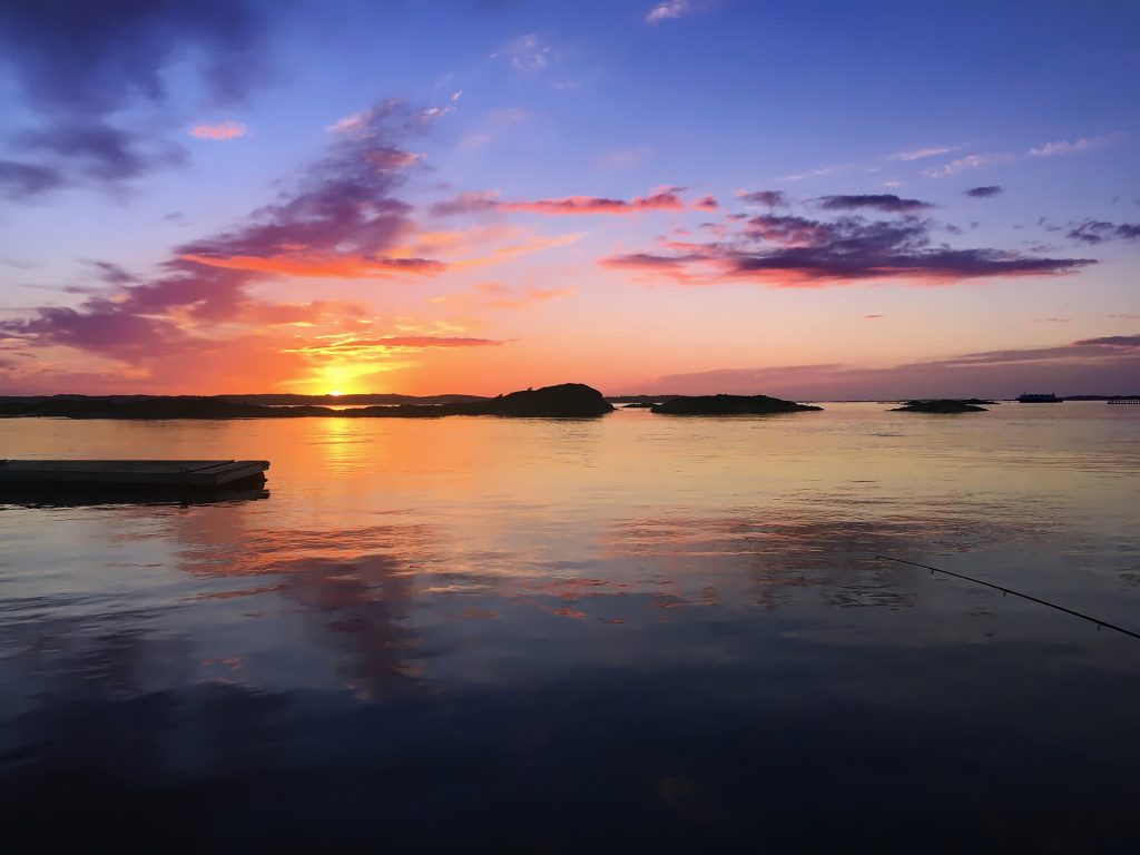 Pesca in Norvegia al tramonto