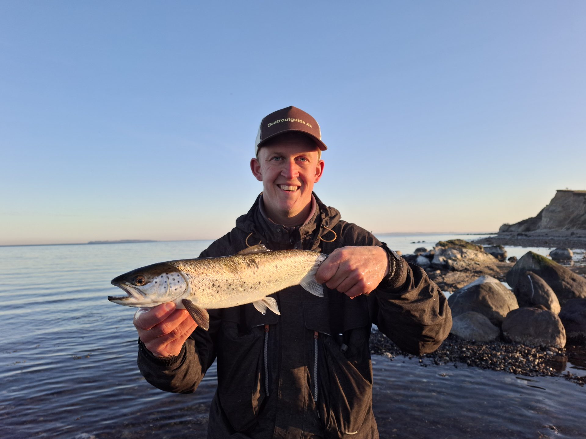 Ertebølle Strand er kendt for lystfiskeri efter havørreder.