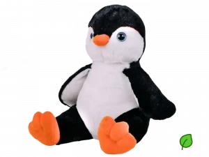 Een knuffel in de vorm van een pinguïn die neerzit. De knuffel kreeg als naam Pim de pinguïn. Rechtsonderaan staat een groen blaadje om aan te geven dat dit een ecologische knuffel is.