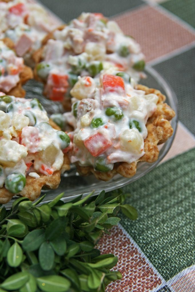 russian salad, puff pastry cups, macro-2310348.jpg