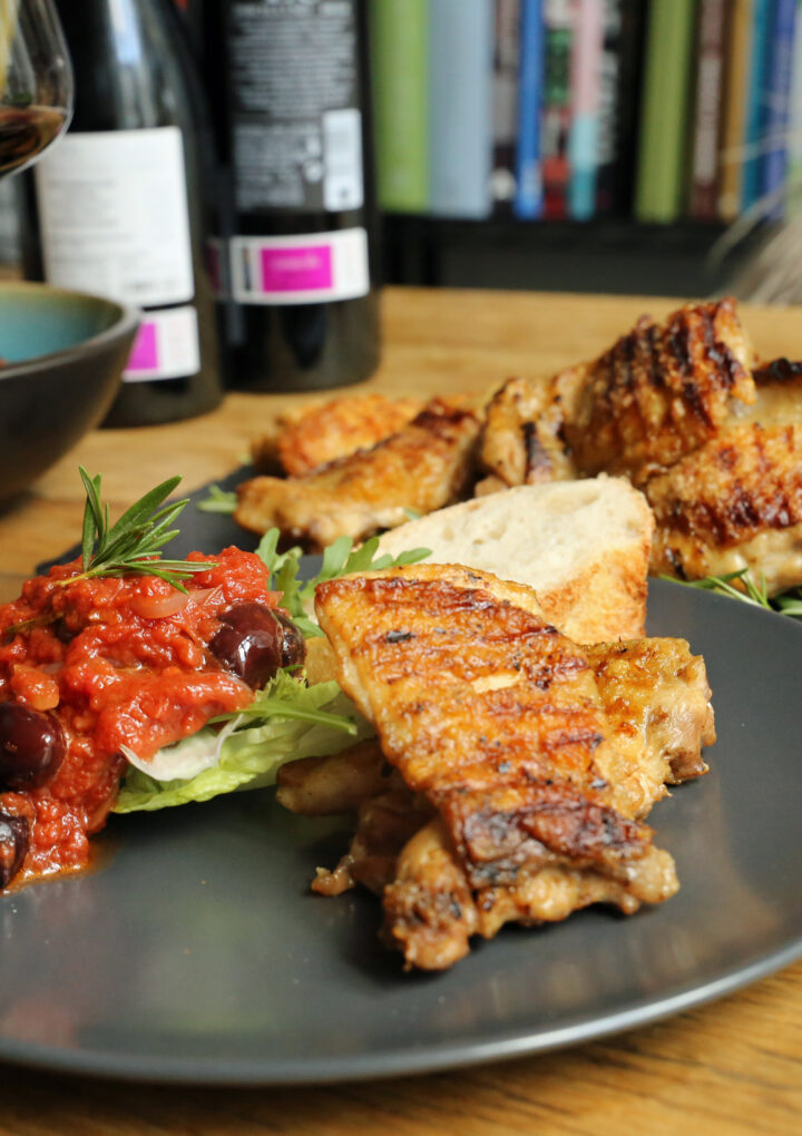 Grillet kylling med tomat og oliven