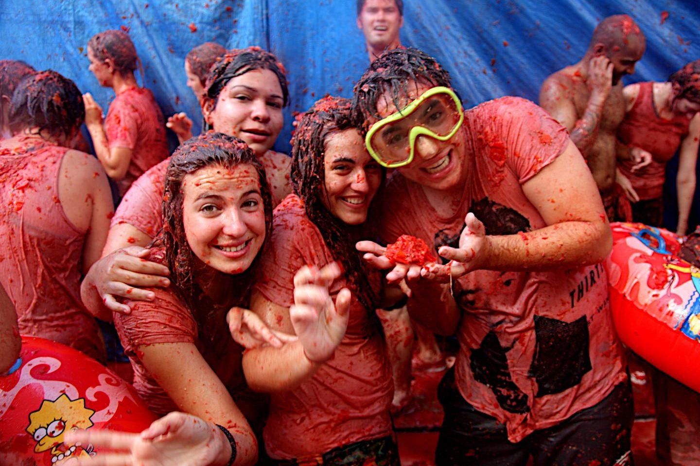 Podcast podd spanska - Madrid Hablando - Los Besos, - La Tomatina i Buñol, “Creative Commons Attribution 3.0 Unported license"