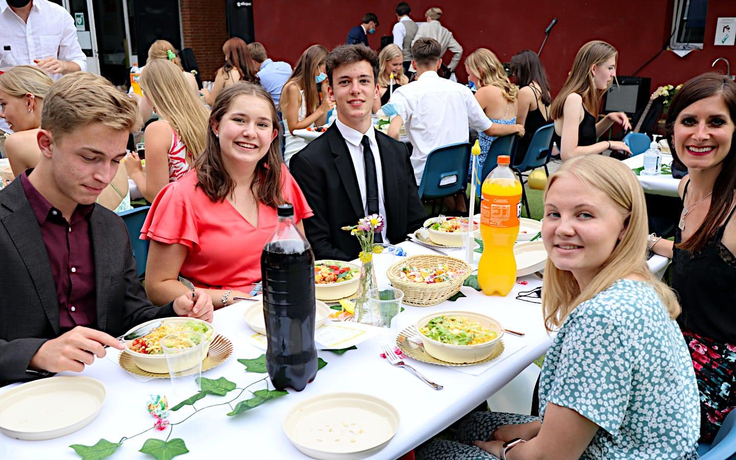 Utbytesstudenter på Colegio Escandinavos vårbal 2021