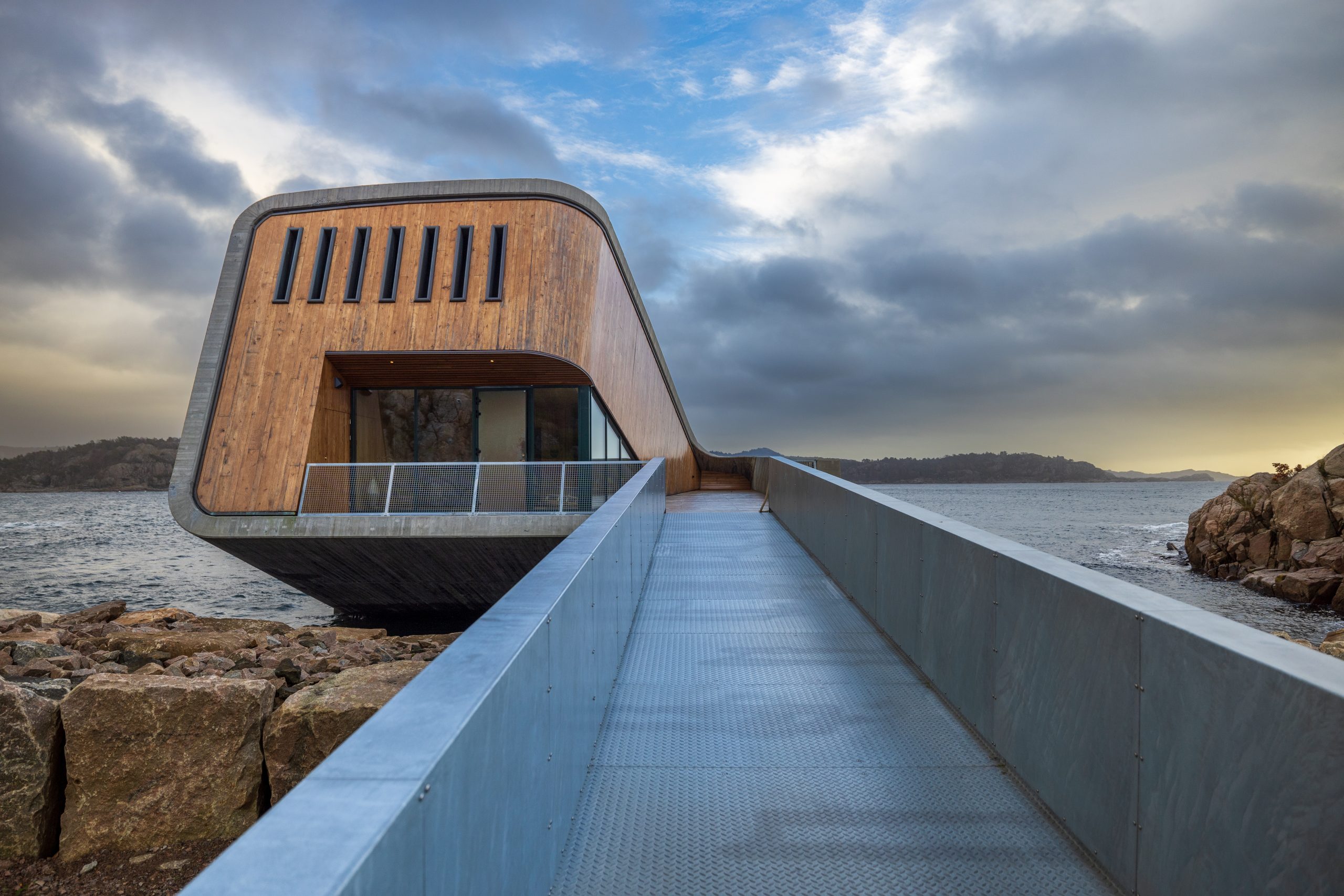 Under, Lindesnes