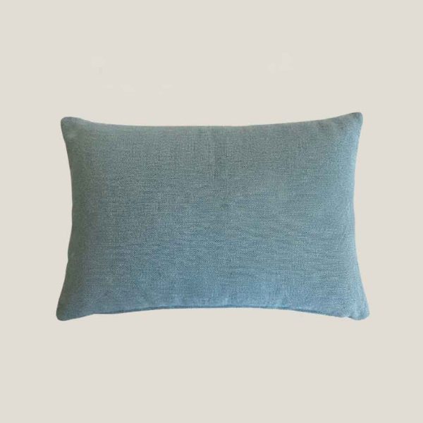 Cojín rectangular aguamarina con textura natural y estilo mediterráneo. Ideal para bodas, eventos y espacios elegantes que buscan frescura, luminosidad y serenidad.