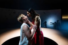 YERMA - Christoffer Svensson och Nina Zanjani. Foto: Byline: Banfa Jawla.