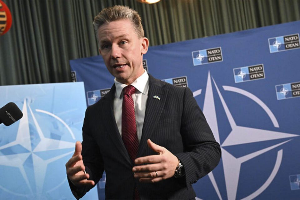 El ministro de Defensa, Pål Jonson (M), en el foro industrial de la OTAN el pasado otoño. Ahora, la membresía en la OTAN se acerca. Foto: Jonas Ekströmer/TT.