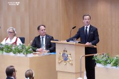 El primer ministro, Ulf Kristersson, hizo un cambio en su gabinete al comenzar el nuevo año parlamentario. Foto: Captura de pantalla Riksdagen.