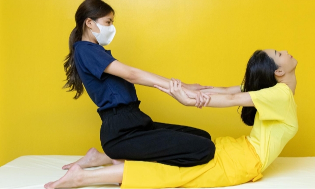 Thai massage stretch en yoga heup
