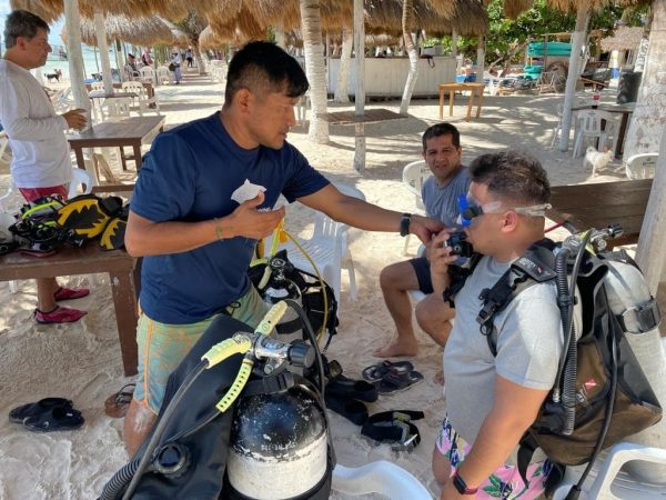 Mahahual_ecotours_Victor_Rosales_Diving